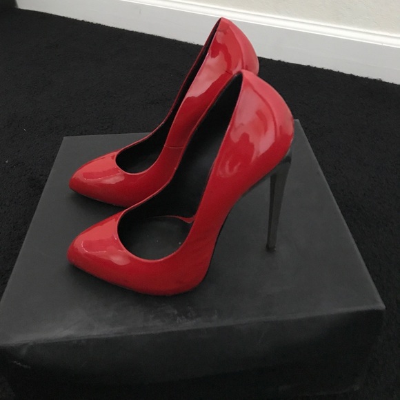 Authentic Giuseppe Zanotti Red Patent Pumps - Picture 2 of 4